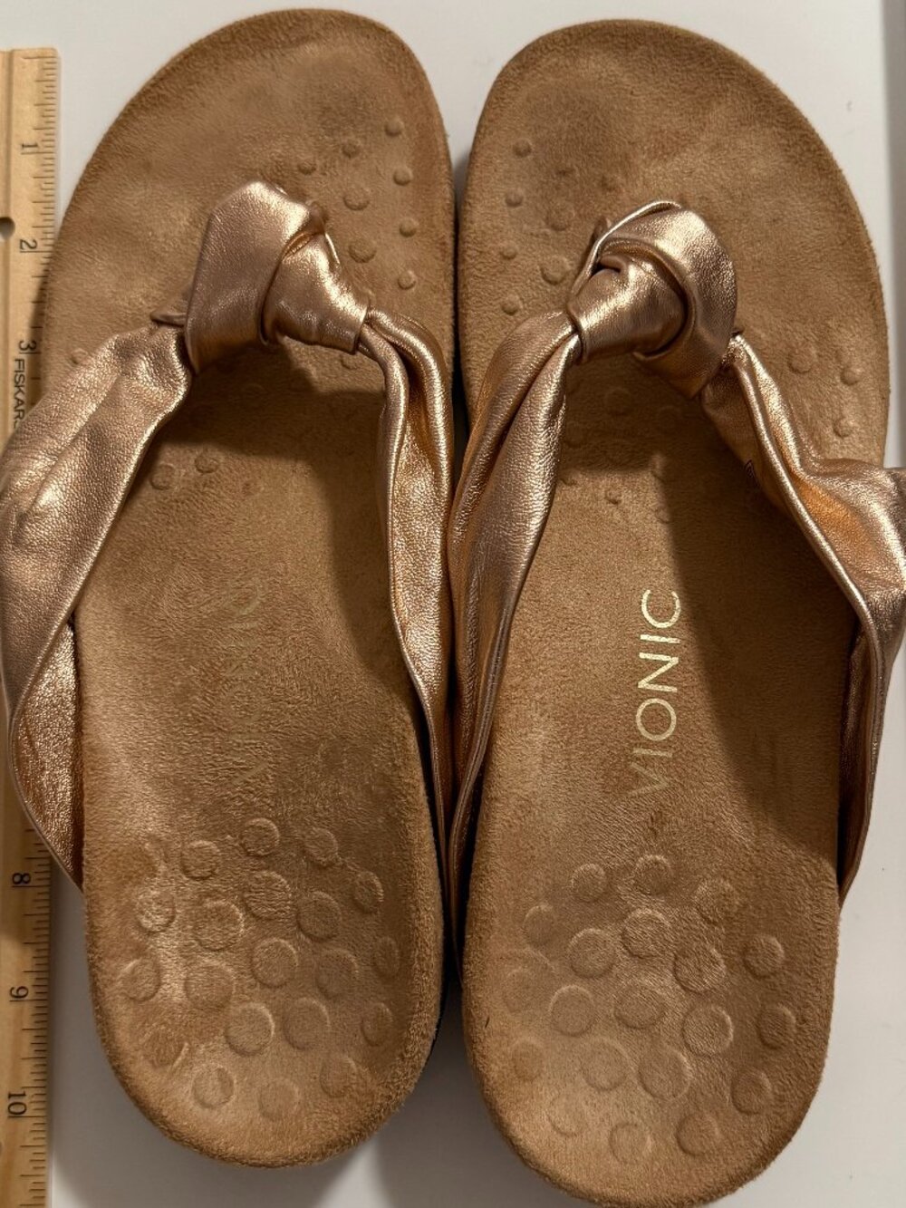 Vionic Women's Sandals Gold Leather Thong Slip On Shoes Size 8 - Picture 1 of 13